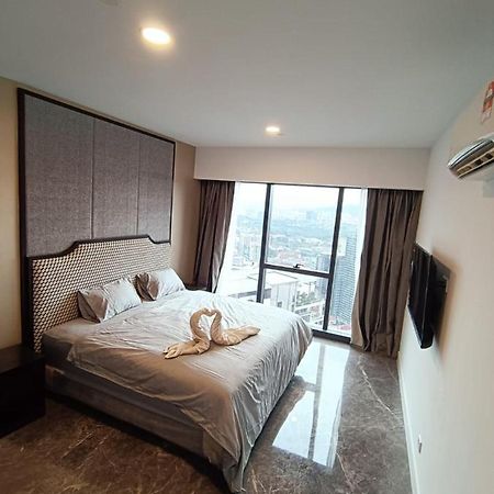 Platinum Suite 2 New Kl Cbd New Luxury Condo With Best Infinity View To Klcc Twin Towers Pool クアラルンプール エクステリア 写真