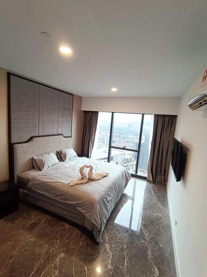 Platinum Suite 2 New Kl Cbd New Luxury Condo With Best Infinity View To Klcc Twin Towers Pool クアラルンプール エクステリア 写真